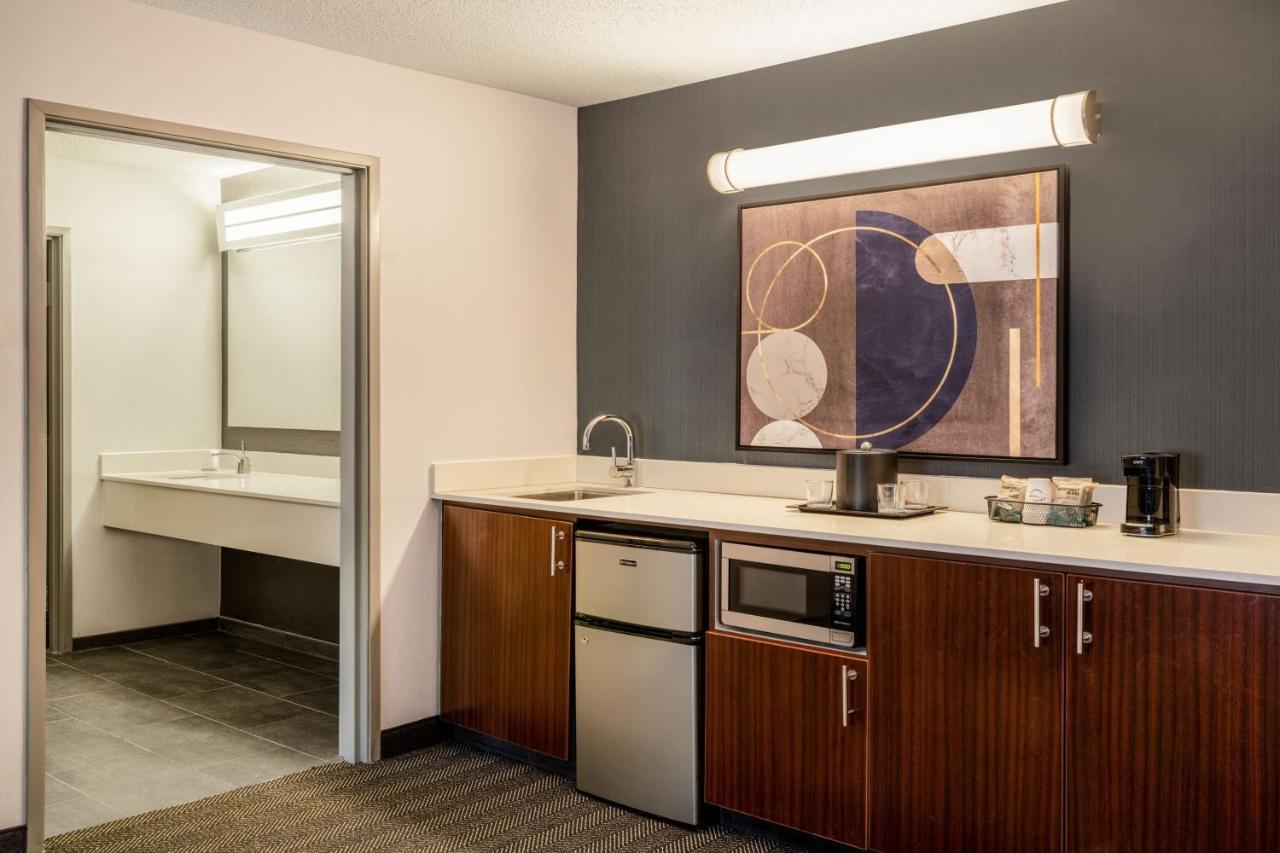 Courtyard By Marriott Colorado Springs South Hotel Exterior photo